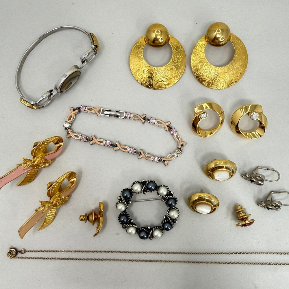 Avon Jewelry Lot of 12 Pins‎ Earrings Brooch NecklacesVintage